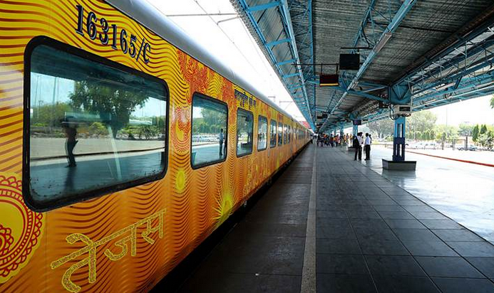 India’s New Smart Train #TejasExpress