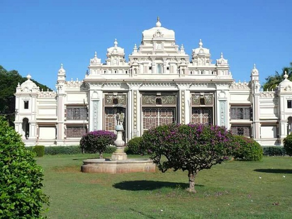 Things to visit between Bangalore to Mysore road trip